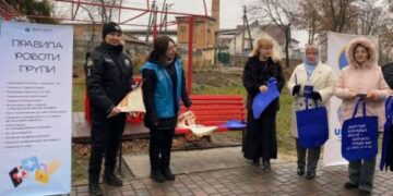 У Шполі відкрили «червону лавочку» в рамках кампанії «16 днів проти насильства» — Новини Черкащіни