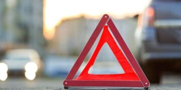 У Славуті водій мікроавтобуса наїхав заднім ходом на пенсіонерку —Хмельнитчина