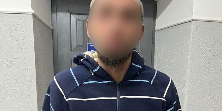 У Тернополі рецидивіст на вокзалі обікрав чоловіка