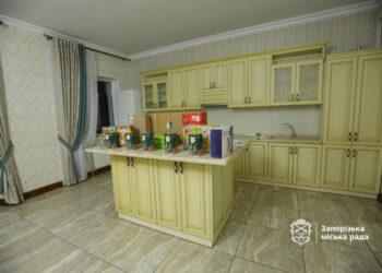 У Запоріжжі багатодітна родина отримала від влади великий будинок – фото | Новости Запорожья