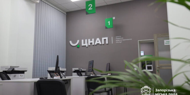 У Запоріжжі відкрився ЦНАП на вулиці Кияшка – його відбудували після російської атаки | Новости Запорожья