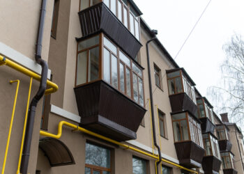 У Запоріжжі завершили відбудову на вулиці Кияшка, 22 – це другий відновлений після ракетного удару будинок в місті | Новости Запорожья