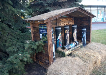 У Запоріжжя встановили вертеп з розмальованими тубусами – акція Один за Одного: Різдво, 141 ОМБр   | Новости Запорожья