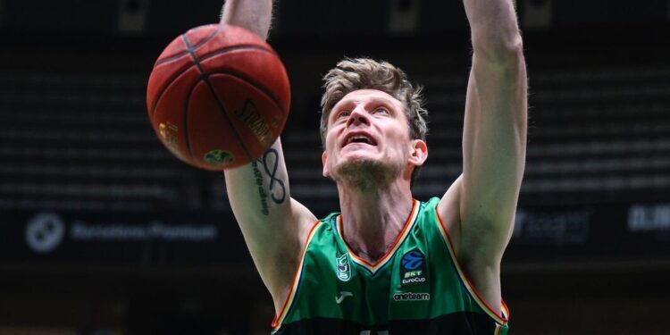 Українці за кордоном: у Пустового 8 очок і 5 блоків в Іспанії, Скапінцев набрав 4 очка в G-Лізі – Федерація баскетболу України