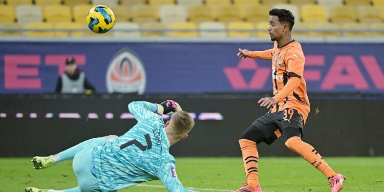 В своєму 980-му матчі в Чемпіонаті України «Шахтар» швидко забив три м’ячі «Ворсклі»