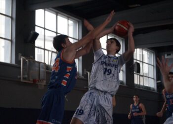 ВЮБЛ серед юнаків 2008 року: дніпровська СДЮСШОР-5 – ДФКС виграла домашній тур – Федерація баскетболу України