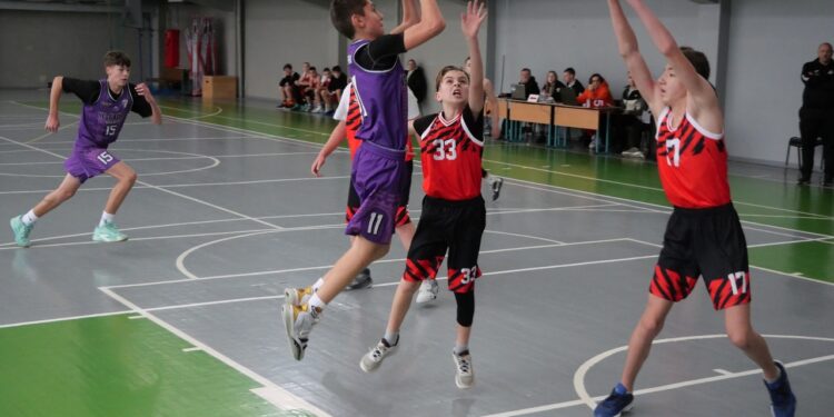 ВЮБЛ серед юнаків 2011 року: черкаська КДЮСШ-1 виграла тур в Чернівцях – Федерація баскетболу України