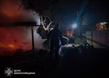 Вночі у Миколаєві на пожежі вогнеборці врятували жінку, але загинув чоловік » Миколаївський Оглядач