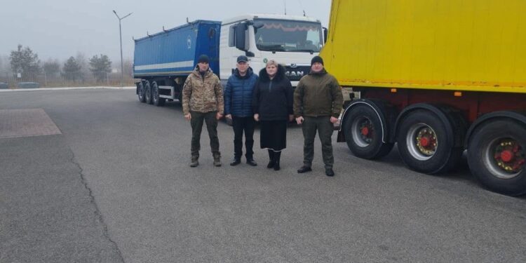 З Рівненщини відправили дрова на прифронтову Херсонщину