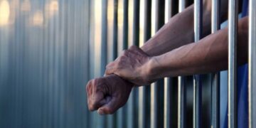 Жителя Канева засудили за викрадення двох ікон та телефону