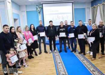 Житло для ветеранів: Віталій Кім вручив грошові сертифікати на отримання квартир » Миколаївський Оглядач