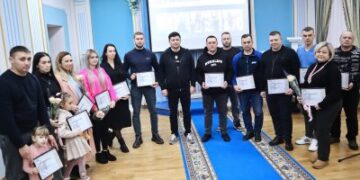 Житло для ветеранів: Віталій Кім вручив грошові сертифікати на отримання квартир » Миколаївський Оглядач