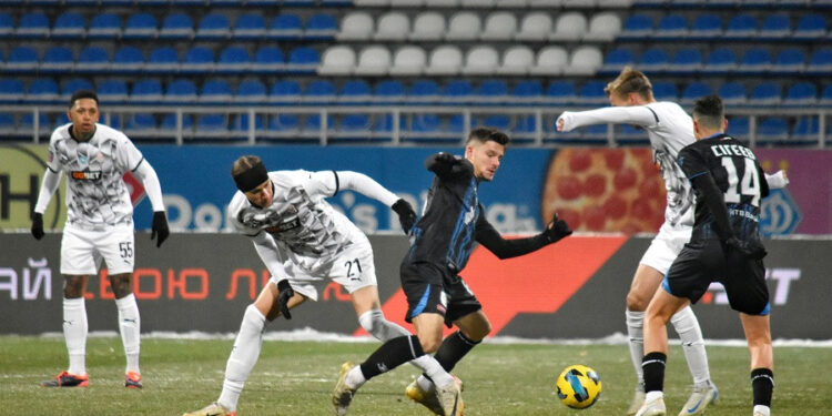 «Зоря» та «Чорноморець» в матчі між собою відзначилися великою кількістю повернень м’яча