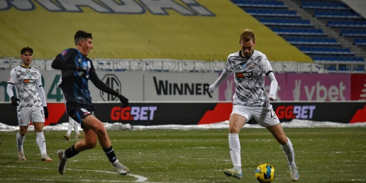 «Зоря» вирвала перемогу у «Чорноморця» завдяки ударам Мічіна і Башича у компенсований час