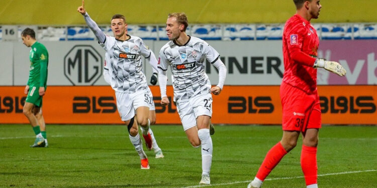 «Зоря» завершила програму 15-го туру вольовою перемогою над «Карпатами»