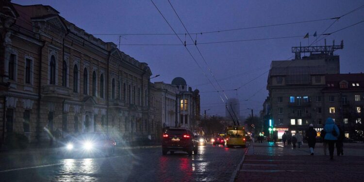 Напередодні нового року вечірній Кропивницький сяє вогнями – ФОТОРЕПОРТАЖ