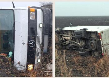 Внаслідок ДТП перекинулася автівка у Кіровоградській області