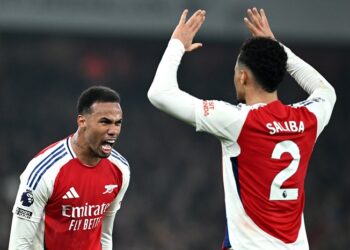 «Арсенал» выиграл в лондонском дерби у «Тоттенхэма», вернувшись на 2 место в АПЛ