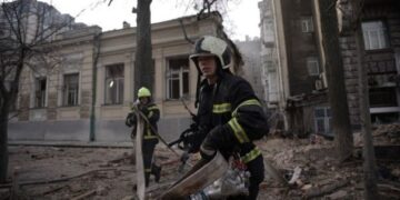 Атака на житлові будинки в центрі Києва: кількість жертв зросла до двох