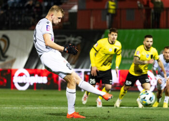 Автором ювілейного голу з пенальті в Чемпіонаті України став форвард «Вереса»