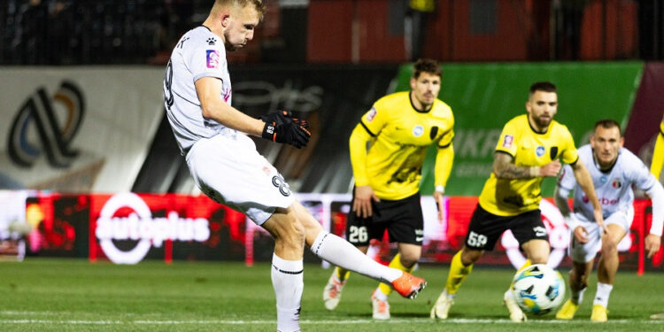 Автором ювілейного голу з пенальті в Чемпіонаті України став форвард «Вереса»