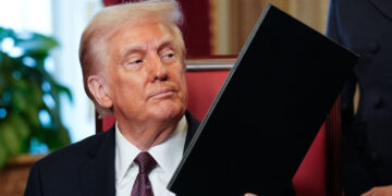 Близько 100 указів: що підписав Дональд Трамп у перший день президентства