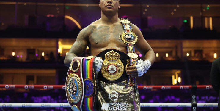 Британский супертяжеловес стал новым первым номером WBA, пояс которой принадлежит Усику – Спорт ):Бокс