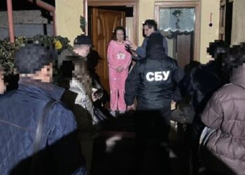 Бронювання за 7500 доларів та безперешкодний виїзд за кордон: у Львові викрили адвокатку