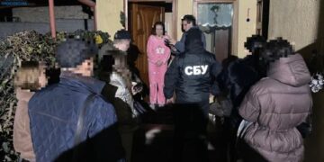 Бронювання за 7500 доларів та безперешкодний виїзд за кордон: у Львові викрили адвокатку