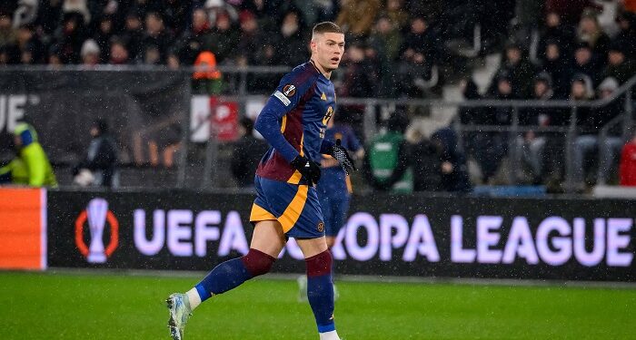 Довбик отыграл один тайм и не помог «Роме» спастись от «АЗ» в Лиге Европы