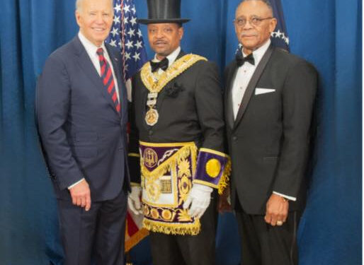 Джо Байден став Майстром-Масоном в останній день на посаді президента