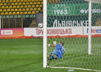 «Інгулець» у Львові перервав серіал виїзних пропущених голів з 11-метрової позначки
