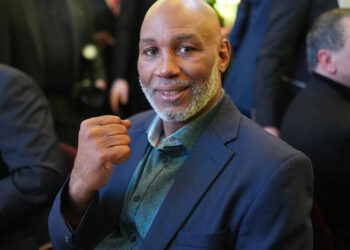 Леннокс Льюис рассказал, кто бы победил в его бою с Усиком – Спорт ):Бокс