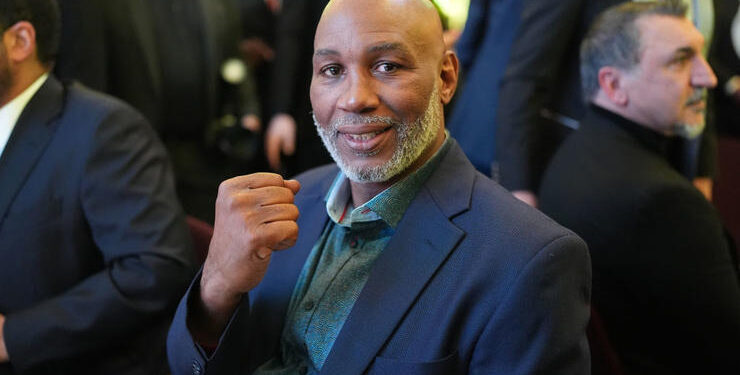 Леннокс Льюис рассказал, кто бы победил в его бою с Усиком – Спорт ):Бокс