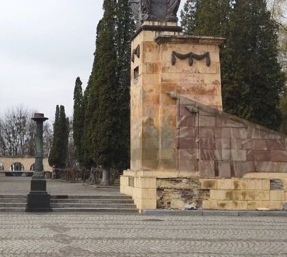 Львівська міськрада дозволила перенесення радянських поховань із Пагорбу Слави