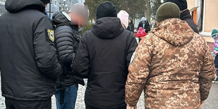 Мобілізаційні заходи: на Івано-Франківщині працівники ТЦК перевіряють туристів гірськолижних курортів (ФОТО/ВІДЕО)