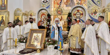 Молитва за мир і благословення на рік: Митрополит Володимир відвідав парафію в Крихівцях
