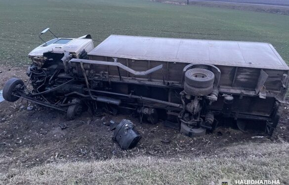 На Черкащині водійка легковика в’їхала у вантажівку