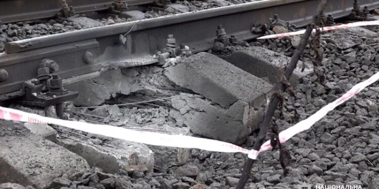 На Хмельниччині диверсанти підірвали залізничну колію перед потягом —Хмельнитчина