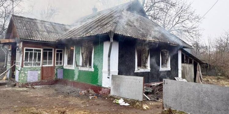 На Хмельниччині правоохоронці з’ясовують причини пожежі, яка забрала життя 2-річної дівчинки —Хмельнитчина