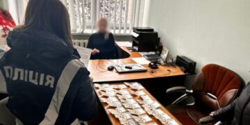 На Львівщині затримали посадовців міськради, які організували систему “відкатів”