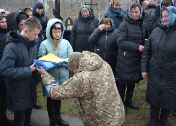 На Здолбунівщині провели в останню дорогу захисника Валерія Тофорова