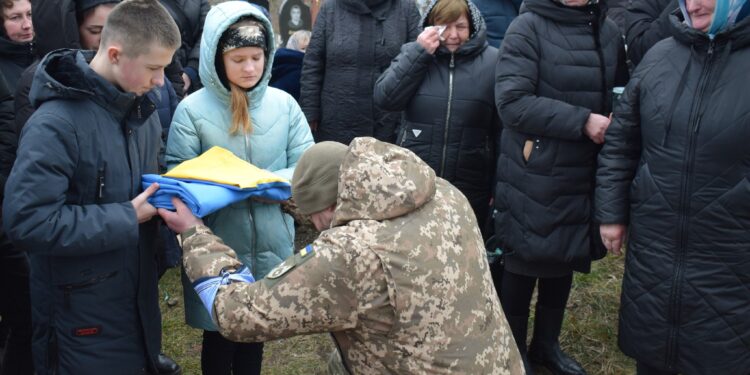 На Здолбунівщині провели в останню дорогу захисника Валерія Тофорова