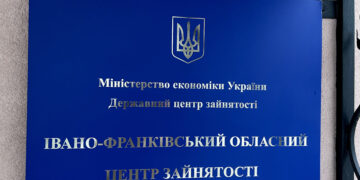Нестача кадрів, найоплачуваніша галузь, гранти та як жінки опановують “чоловічі” професії: ринок праці на Прикарпатті під час війни (ФОТО/ВІДЕО)