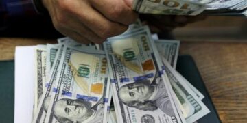 Обіцяв “вирішити питання”: правоохоронець з Черкащини зі спільниками вимагав 350 тисяч доларів за закриття кримінальної справи 