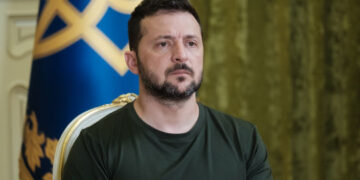 Опитування показало, скільки мешканців західних областей довіряють Зеленському