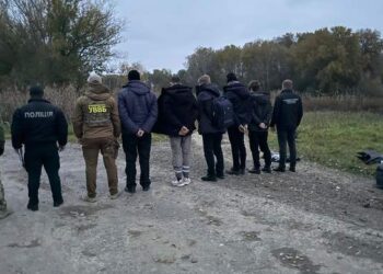 Перевізник п’ятьох чоловіків через кордон намагався підкупити прикордонників :: Інтент :: Суспільно-політичне видання:: Регіональна мережа якісної журналістики