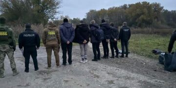Перевізник п’ятьох чоловіків через кордон намагався підкупити прикордонників :: Інтент :: Суспільно-політичне видання:: Регіональна мережа якісної журналістики