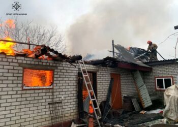 Під час пожежі у Ротмістрівській громаді травмувались батько та син  — Новости Черкасс