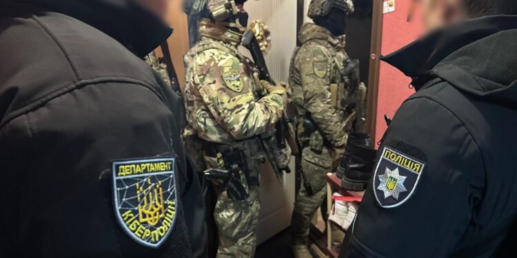 Поліцейські проводять понад 200 обшуків у справах щодо незаконного перетину кордону військовозобов’язаними